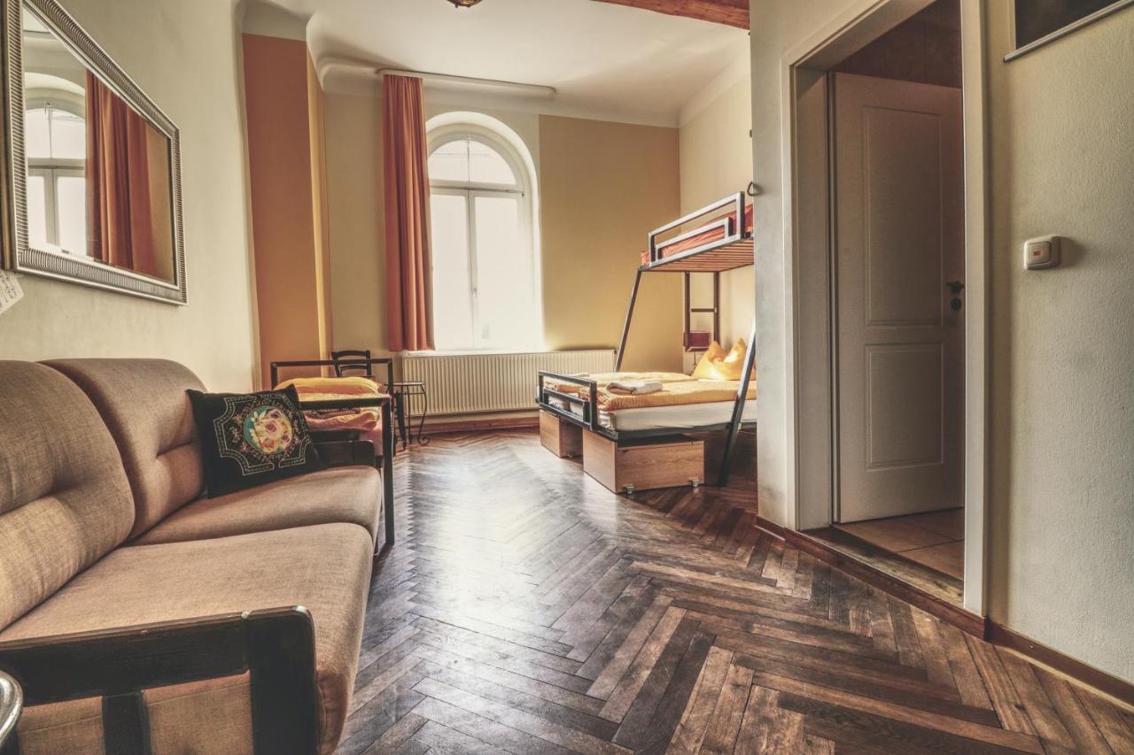 Opera Hostel *